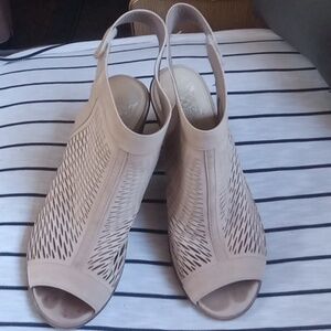 Vince Camuto, Tan suede leather, size 9 1/2 M, stacked heel booties